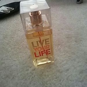 Still full live your life spray